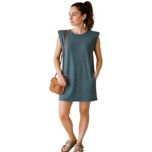 Elevated Basics Shift Dress M Green Shoulder Pads Minimalist Normcore Pockets